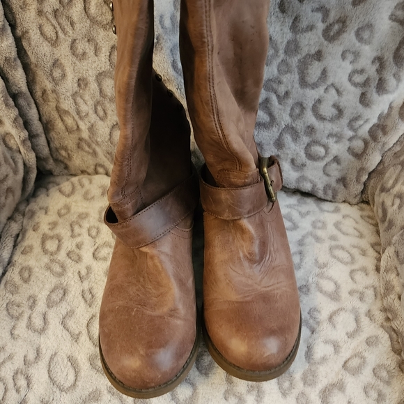 Steve Madden Lynet Knee High Leather Boot brown with red zipper and studs - Picture 3 of 10